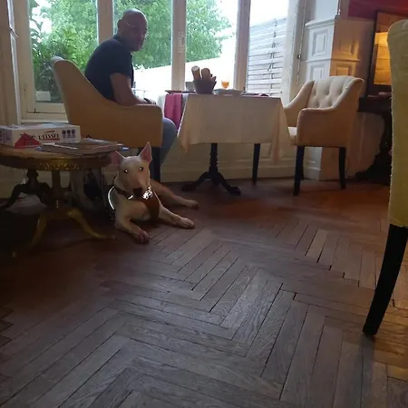 فندق مبيت وإفطار Le Belvedere Des Remparts لونْجورْ