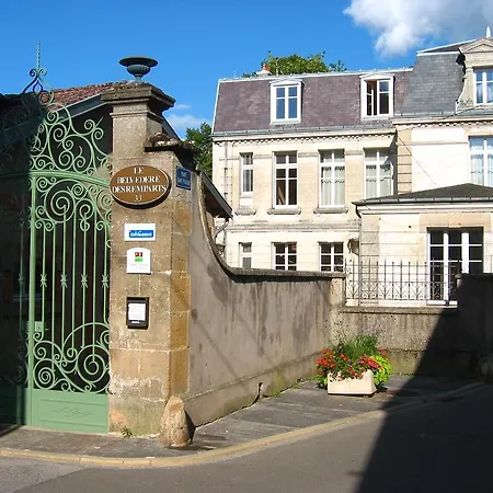 Le Belvedere Des Remparts Nocleg ze śniadaniem 4*